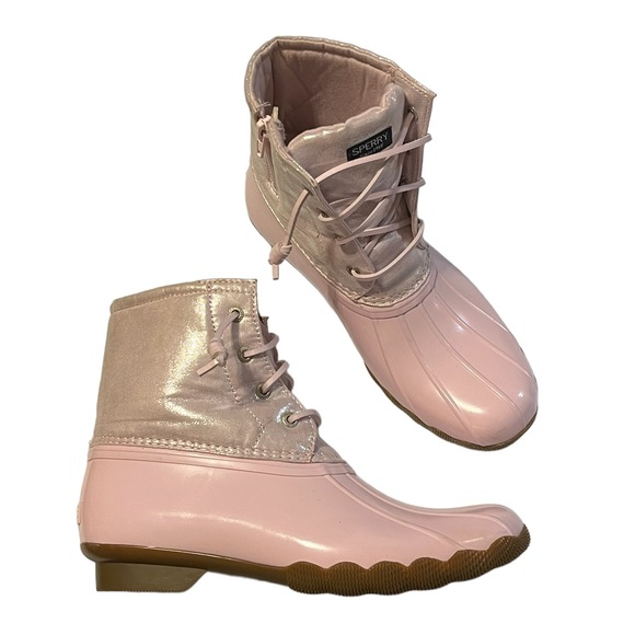 Sperry Big Kid's Saltwater Metallic Pink Duck Boot - Picture 7 of 13